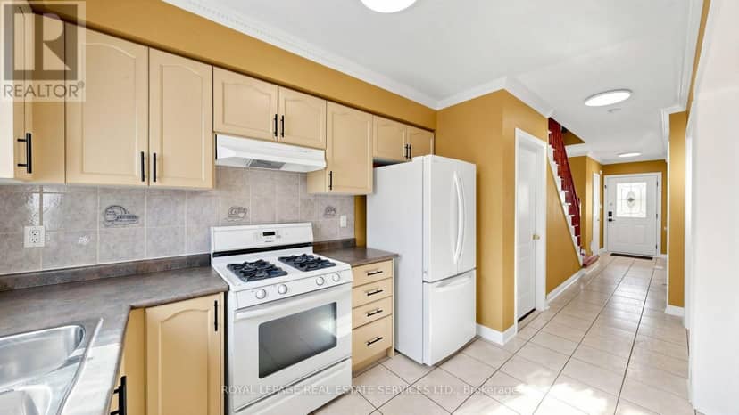 668 Madame Street — photo 12 of 40