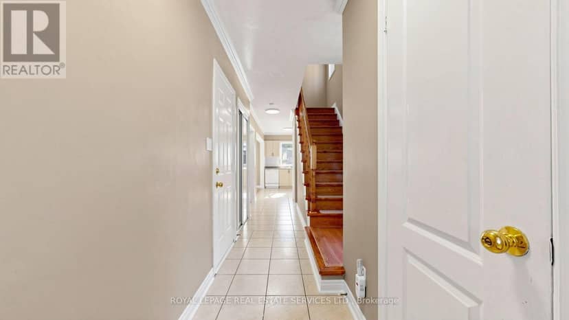 668 Madame Street — photo 16 of 40