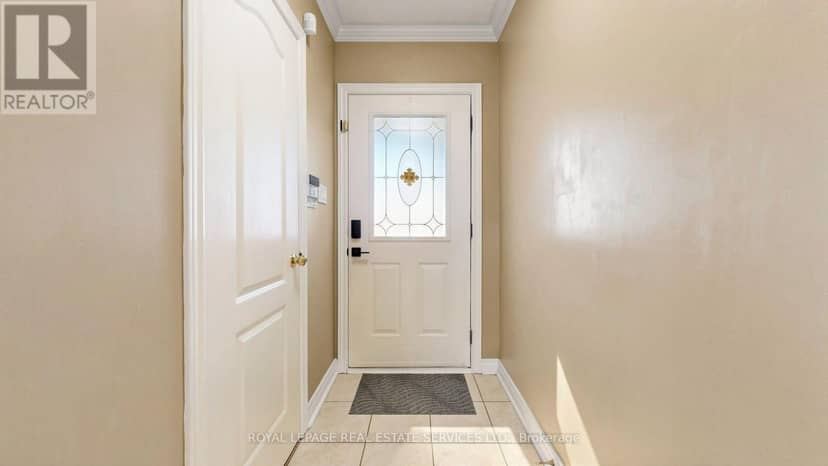 668 Madame Street — photo 17 of 40
