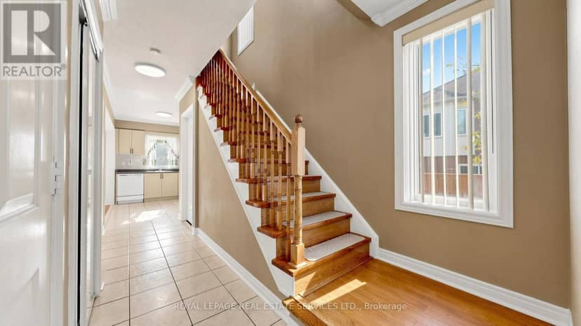 668 Madame Street — photo 18 of 40