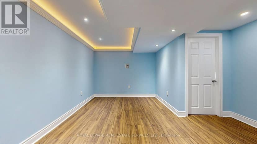 668 Madame Street — photo 32 of 40