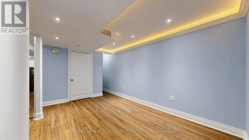668 Madame Street — photo 34 of 40