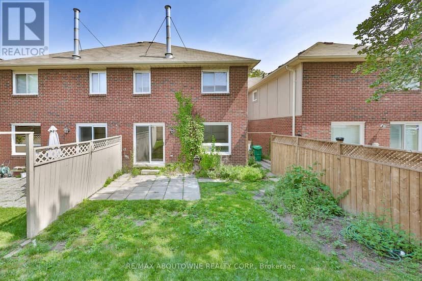 2 - 4635 Regents Terrace — photo 33 of 36