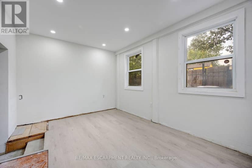13 Holmstead Court — photo 10 of 40