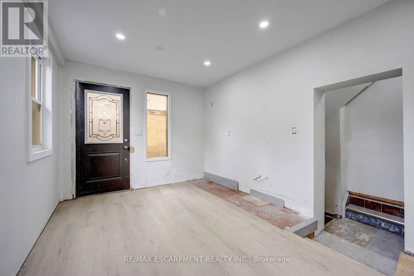 13 Holmstead Court — photo 9 of 40