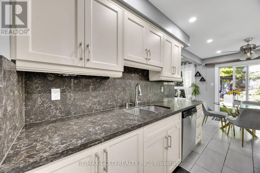 75 - 2555 Thomas Street — photo 11 of 39