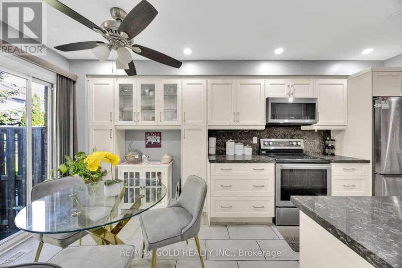 75 - 2555 Thomas Street — photo 13 of 39