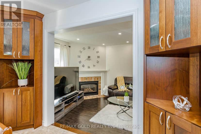 93 Lauchlin Crescent — photo 14 of 40