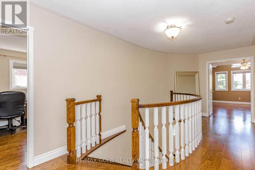 93 Lauchlin Crescent — photo 17 of 40