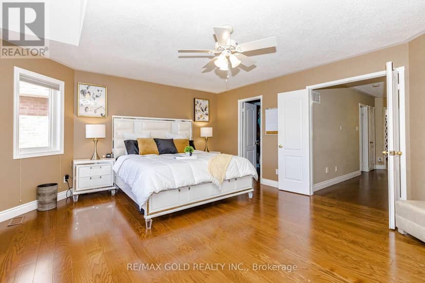 93 Lauchlin Crescent — photo 18 of 40
