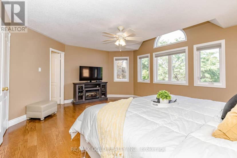 93 Lauchlin Crescent — photo 19 of 40