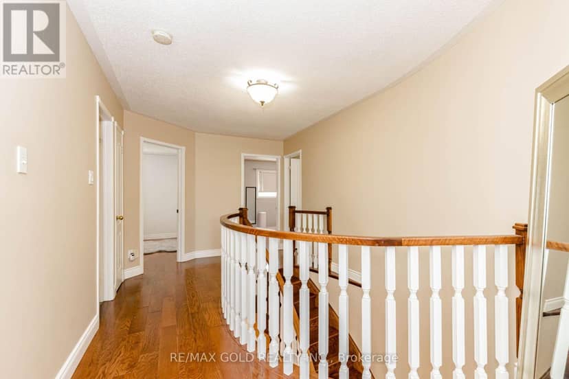 93 Lauchlin Crescent — photo 23 of 40