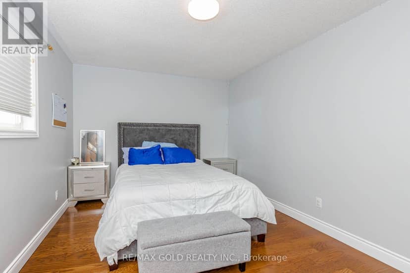 93 Lauchlin Crescent — photo 24 of 40