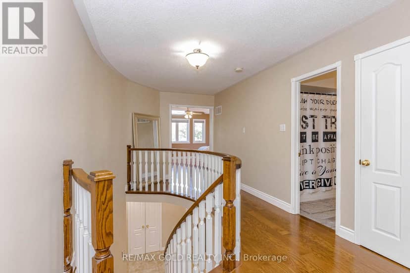 93 Lauchlin Crescent — photo 26 of 40