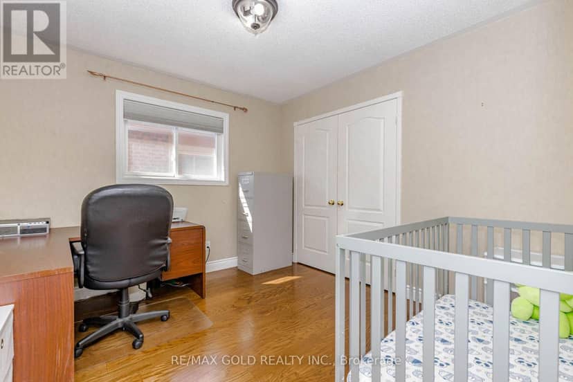 93 Lauchlin Crescent — photo 27 of 40