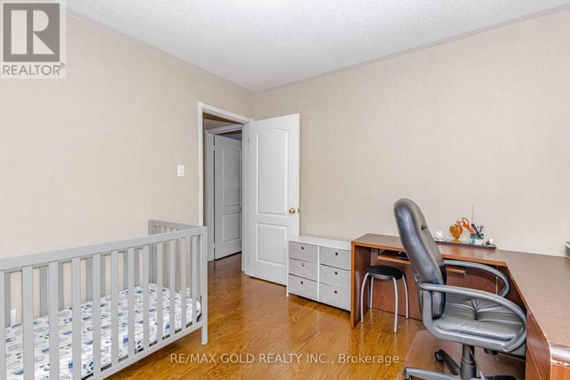 93 Lauchlin Crescent — photo 28 of 40