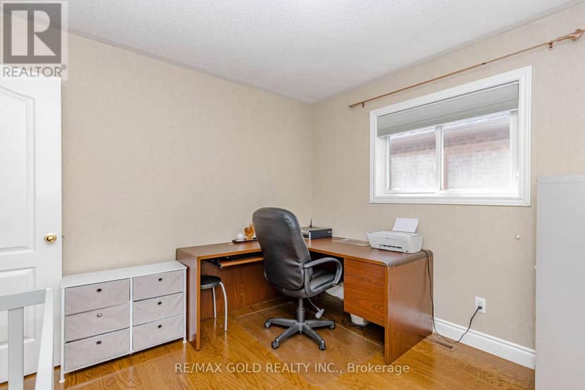 93 Lauchlin Crescent — photo 29 of 40