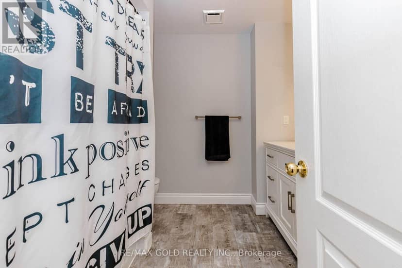93 Lauchlin Crescent — photo 30 of 40