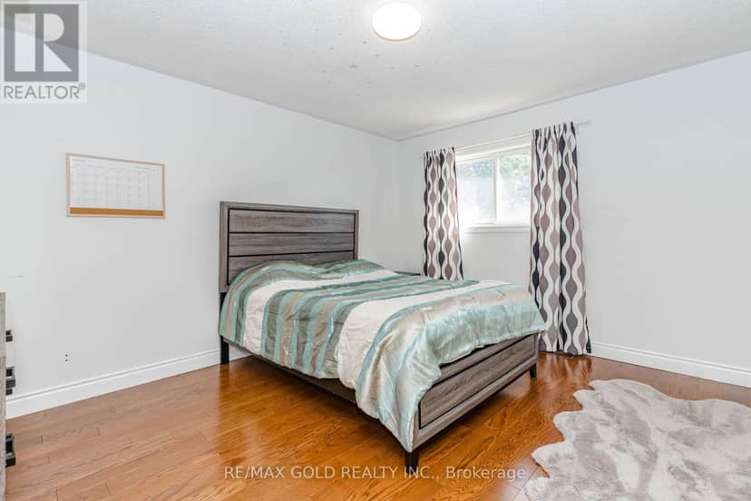 93 Lauchlin Crescent — photo 31 of 40