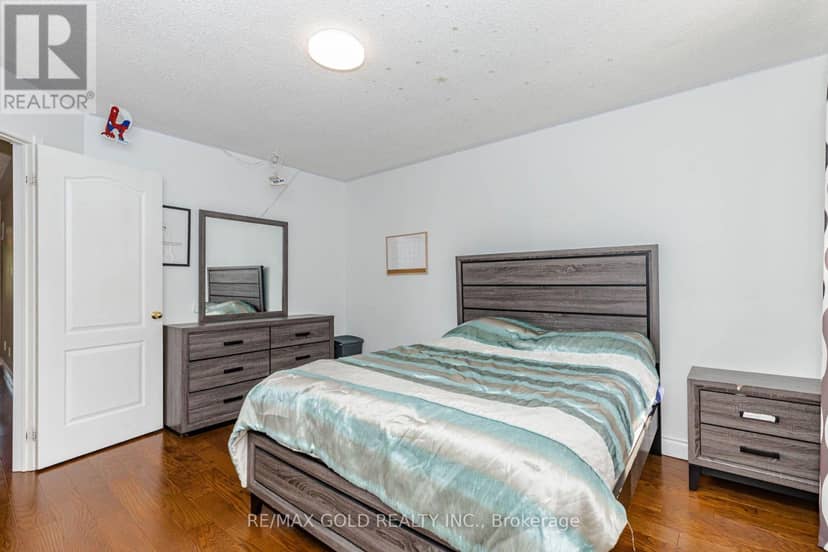 93 Lauchlin Crescent — photo 32 of 40