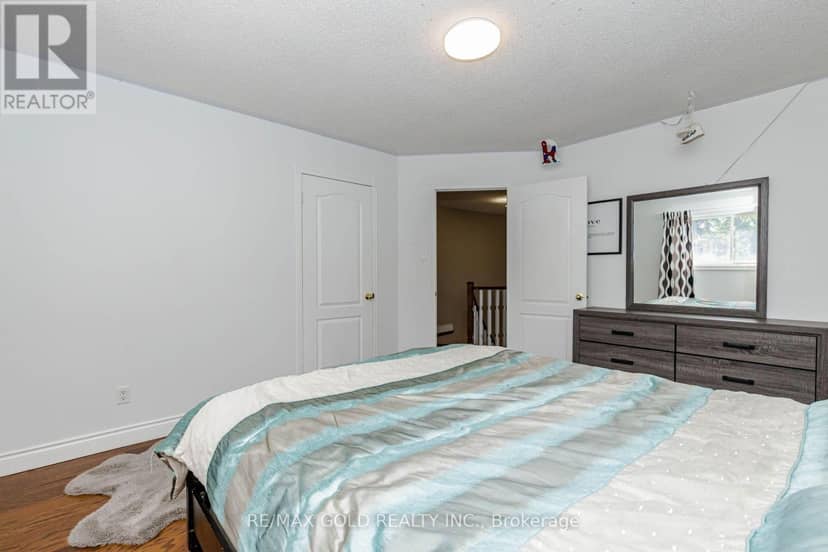 93 Lauchlin Crescent — photo 33 of 40