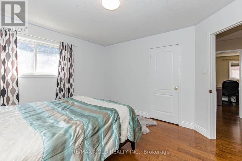 93 Lauchlin Crescent — photo 34 of 40