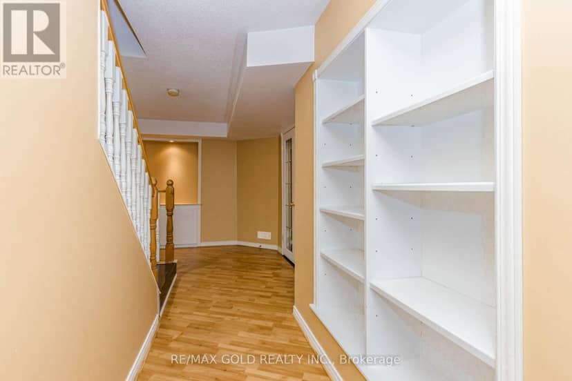 93 Lauchlin Crescent — photo 37 of 40