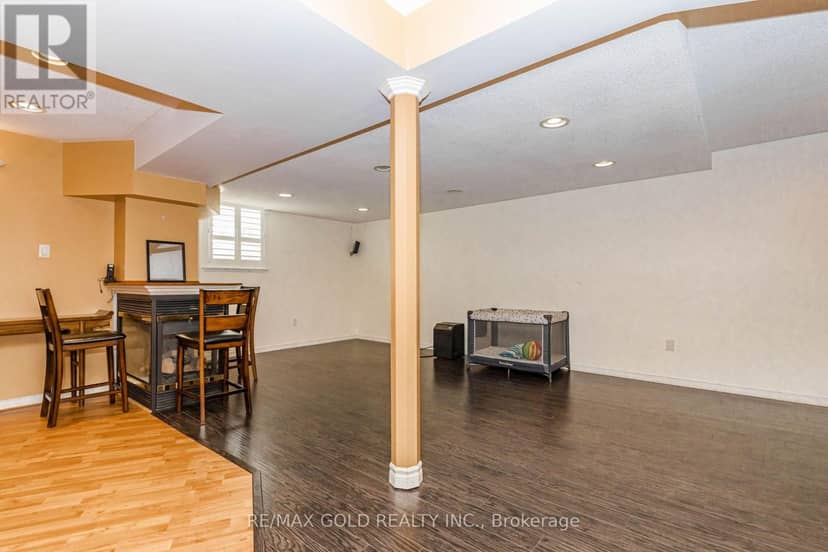 93 Lauchlin Crescent — photo 38 of 40