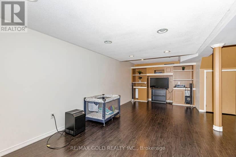 93 Lauchlin Crescent — photo 40 of 40
