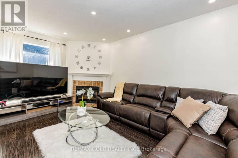 93 Lauchlin Crescent — photo 9 of 40
