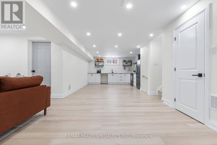 100 Princeton Terrace — photo 37 of 40