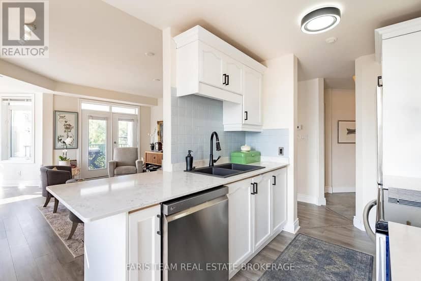 301 - 10 Bay Street E — photo 10 of 32