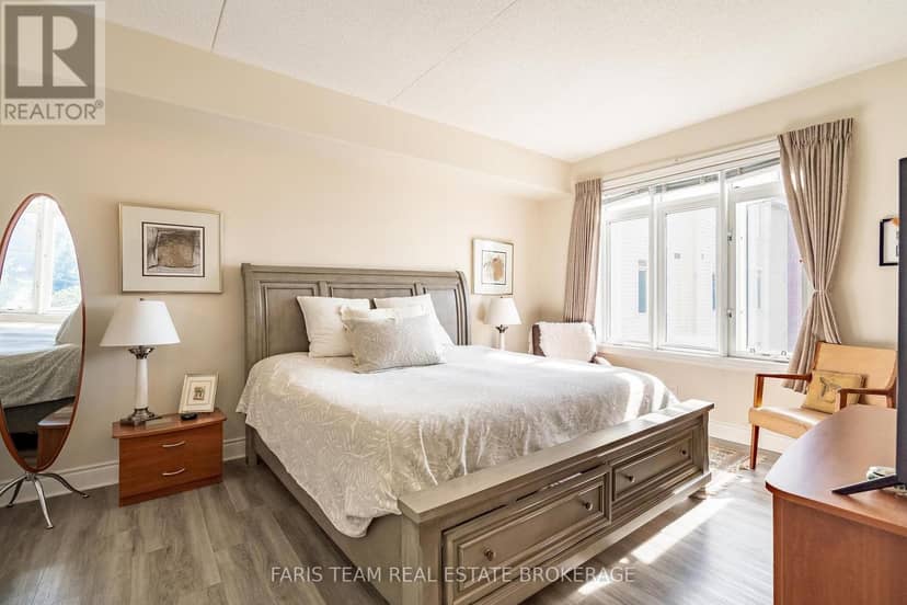 301 - 10 Bay Street E — photo 17 of 32