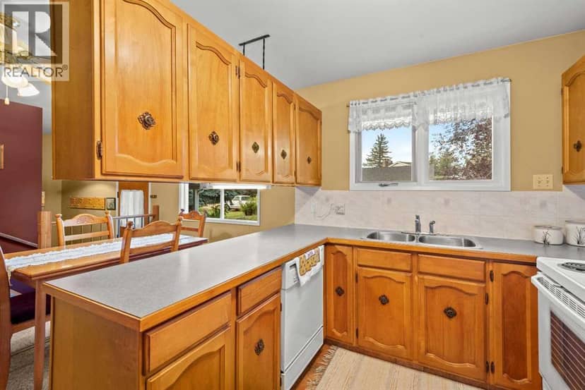 616 6 Street SE — photo 18 of 40