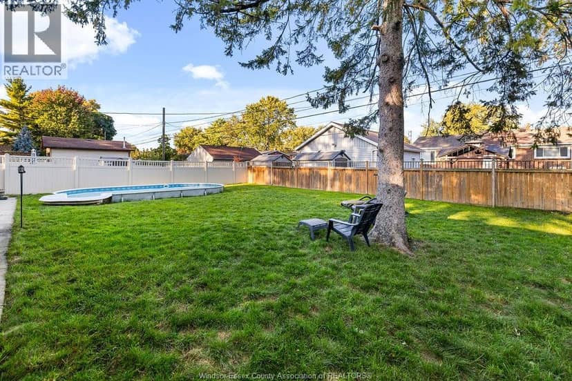 3060 Dandurand Avenue — photo 32 of 33