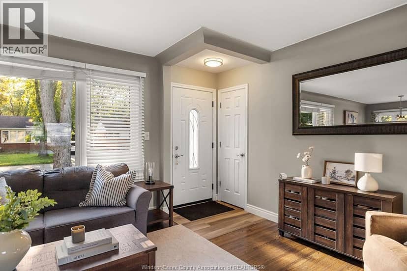 3060 Dandurand Avenue — photo 6 of 33