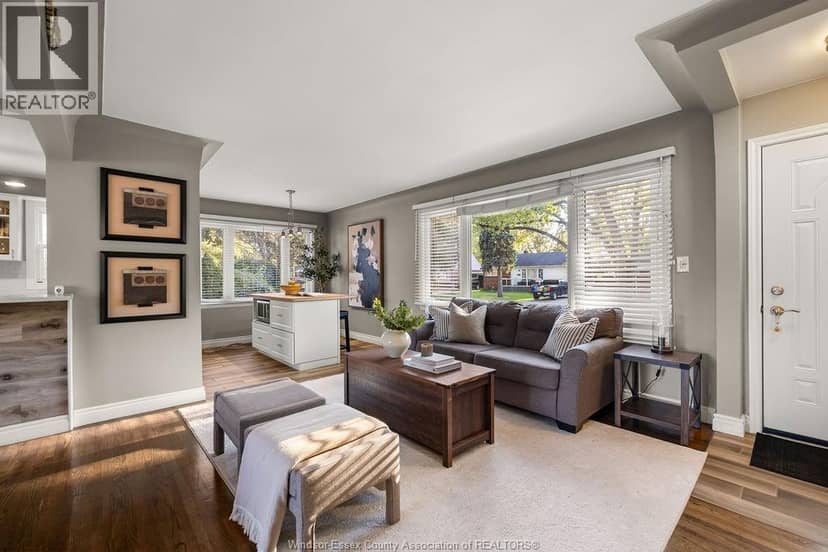 3060 Dandurand Avenue — photo 8 of 33