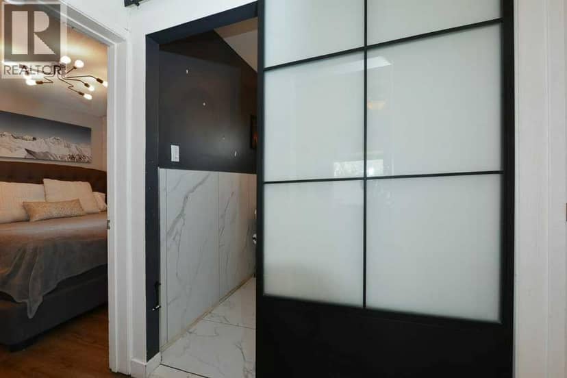 7639 21 Street SE — photo 19 of 35