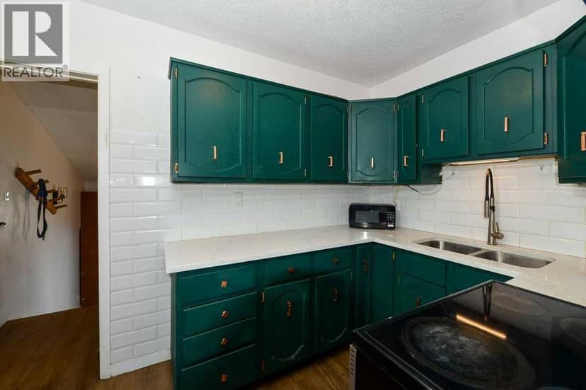 7639 21 Street SE — photo 15 of 35