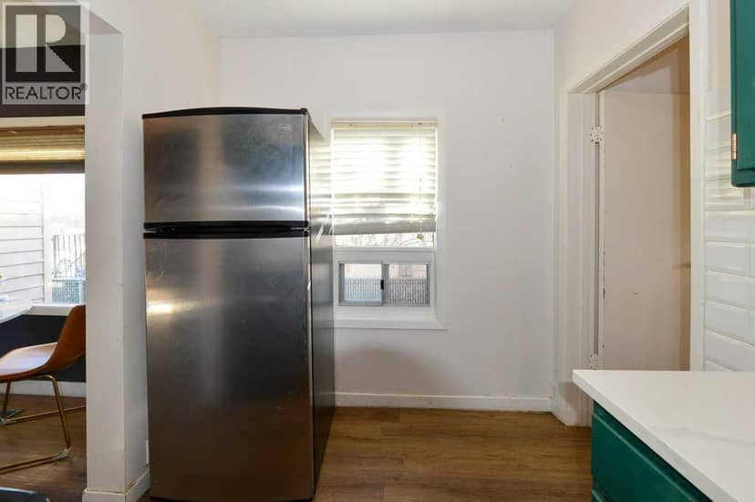 7639 21 Street SE — photo 16 of 35