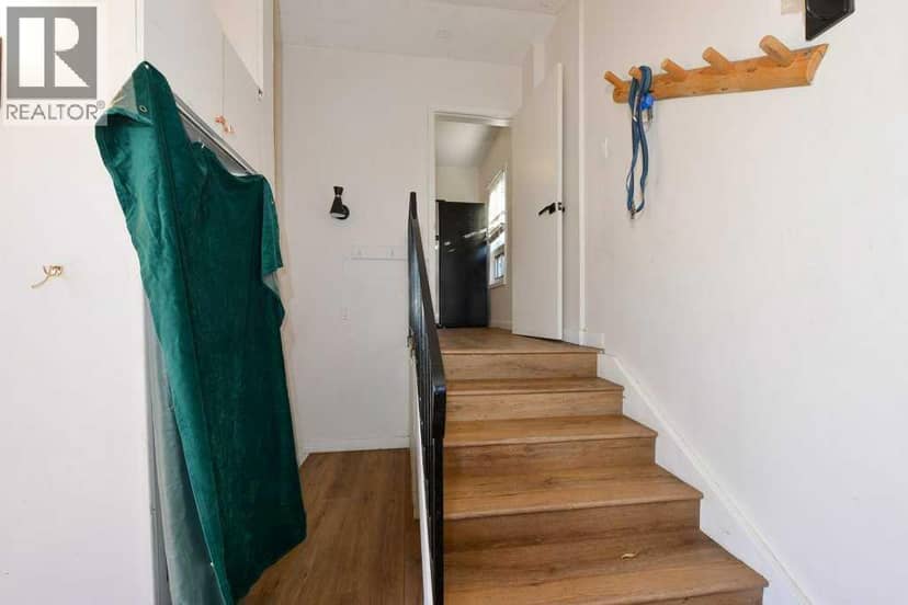 7639 21 Street SE — photo 22 of 35