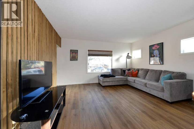7639 21 Street SE — photo 10 of 35