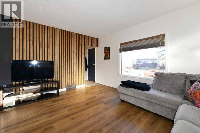 7639 21 Street SE — photo 13 of 35