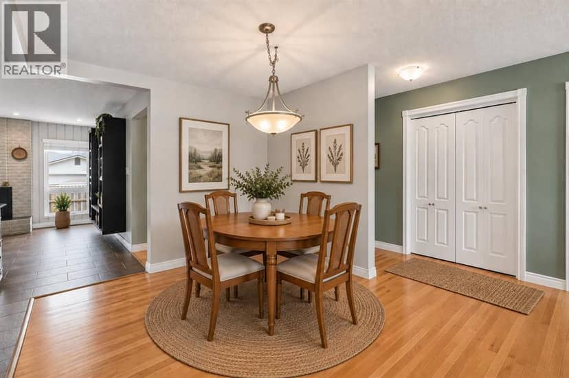 856 Lake Twintree Crescent SE — photo 9 of 37