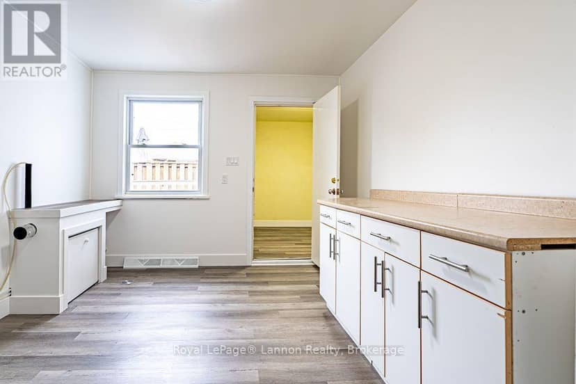 356 Kingsway Avenue — photo 12 of 32
