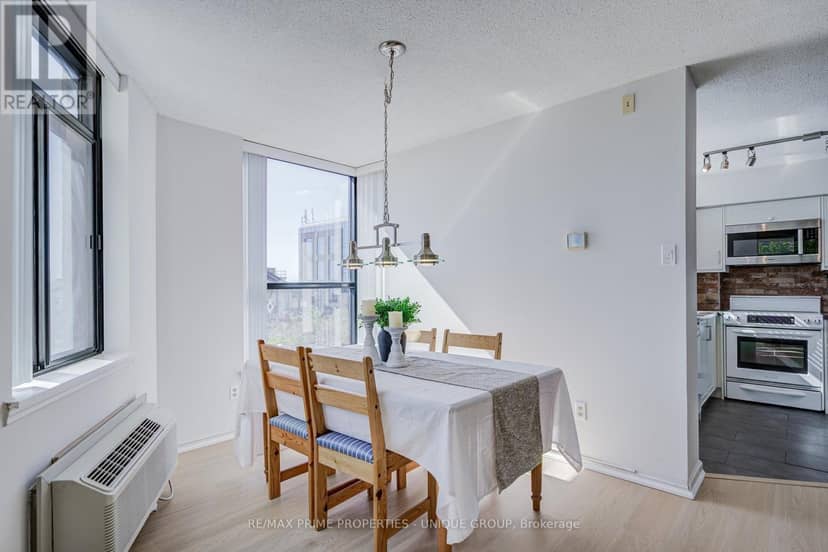 301 - 250 Queens Quay W — photo 11 of 40