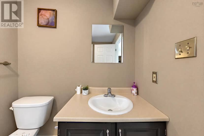 111 Shrewsbury Road — photo 10 of 31
