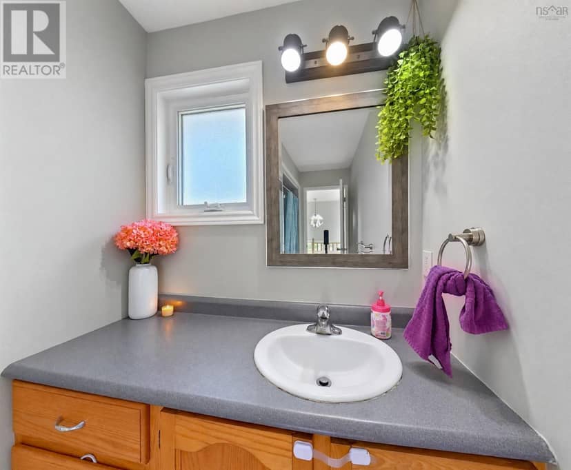 111 Shrewsbury Road — photo 15 of 31
