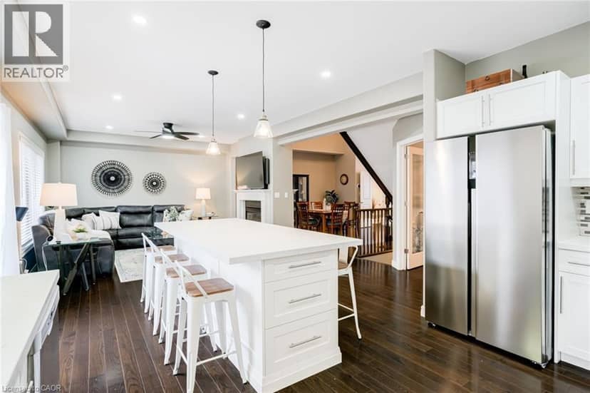 7 KINSMAN Drive — photo 15 of 40
