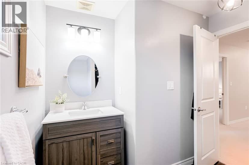 7 KINSMAN Drive — photo 36 of 40
